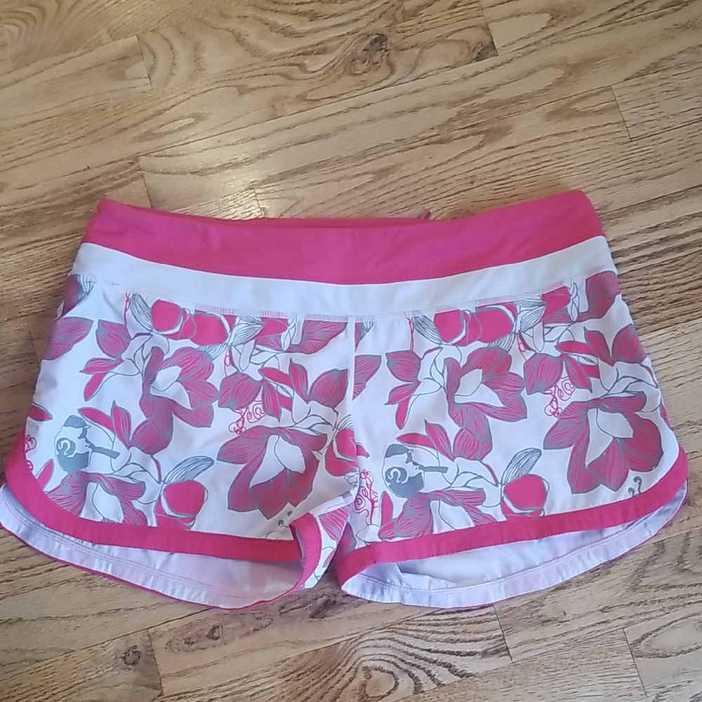 (10) lululemon athletica Floral Athletic Shorts Running Workout Gym Outdoor